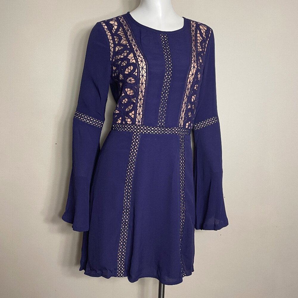 Gianni Bini Mini Dress Size Large Blue Lace Mesh Long Bell Sleeve Nude Lining - Picture 1 of 16